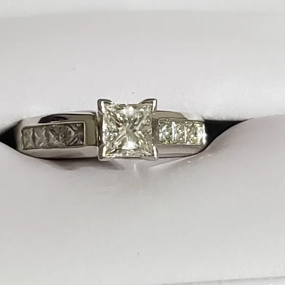 Helzberg Diamonds 14k White Gold Princess Diamond Engagement Ring 💞💎💍 - Picture 3 of 17